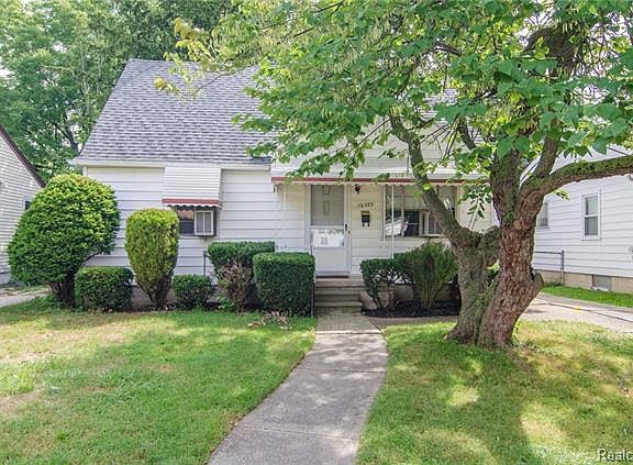 2nd image of 16572 Woodbine St