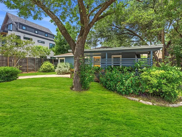 900 Stark St — Photo 23