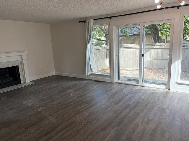 3 bed, 2200 sqft, $2,100 — Photo 4