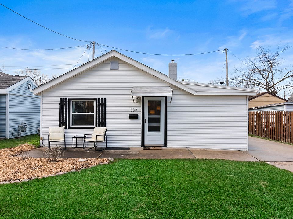 339 W Roberta Ave, Waukesha, WI 53186 Zillow