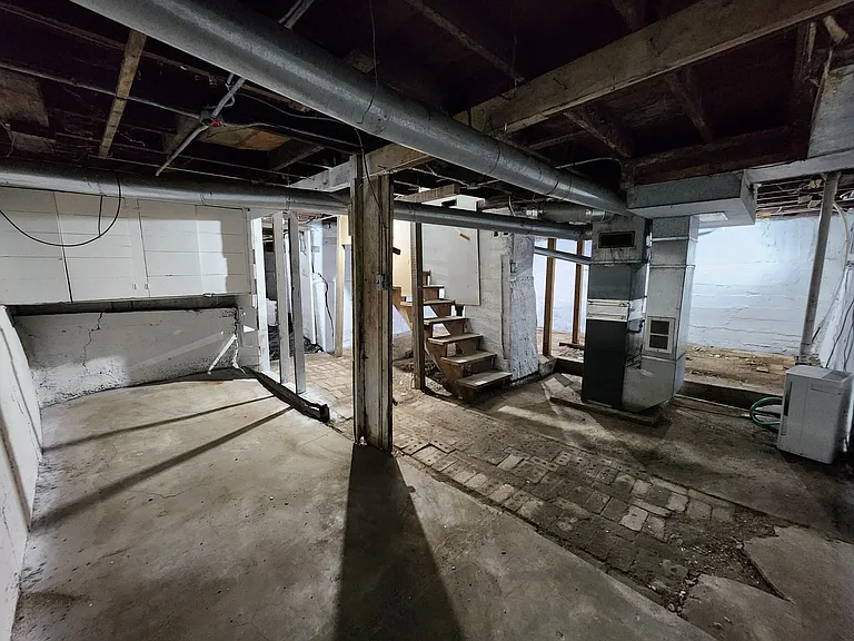 112 Davis Ave — Photo 18