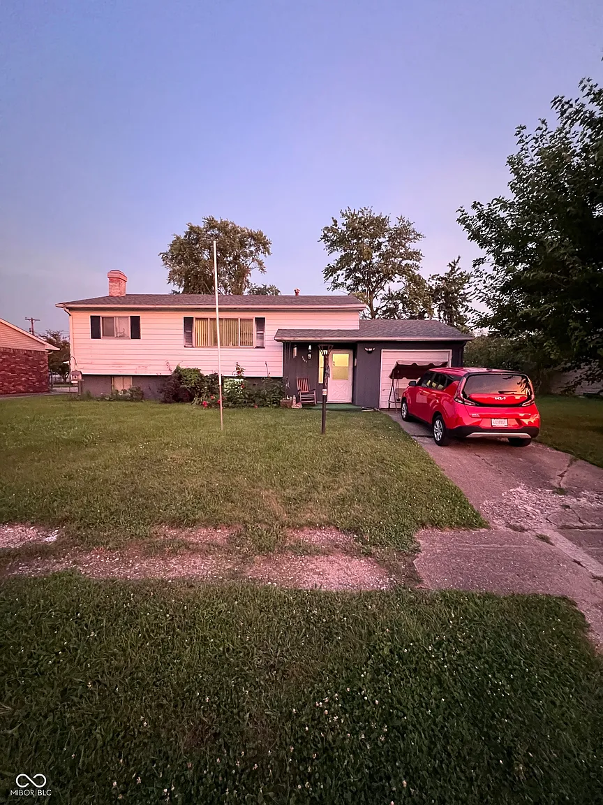 5643 W Henry St photo 1