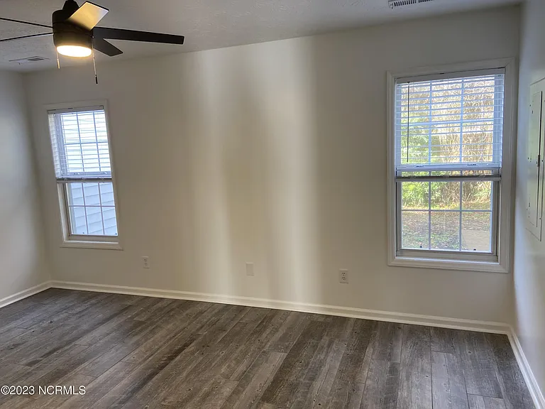 338 Emerald Cove Ct — Photo 11