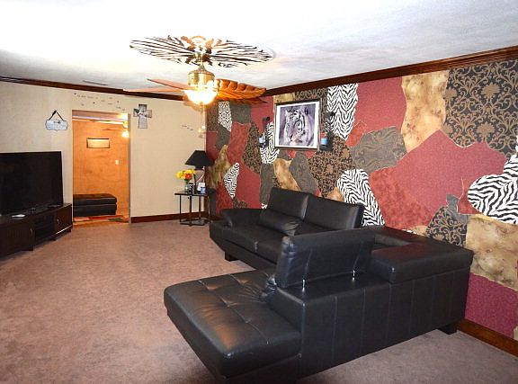 3rd image of 801 W 19th St