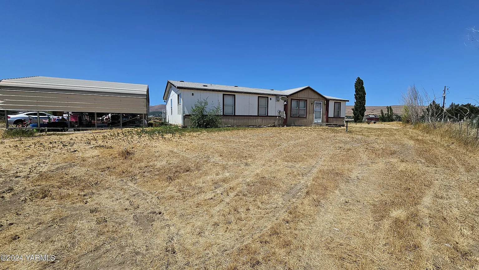 15017 Douglas Rd photo 1
