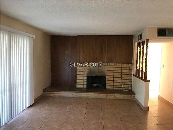 4th image of 4404 Hanford Ave