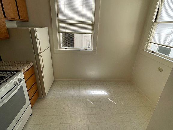 3rd image of 960 Pine St #32