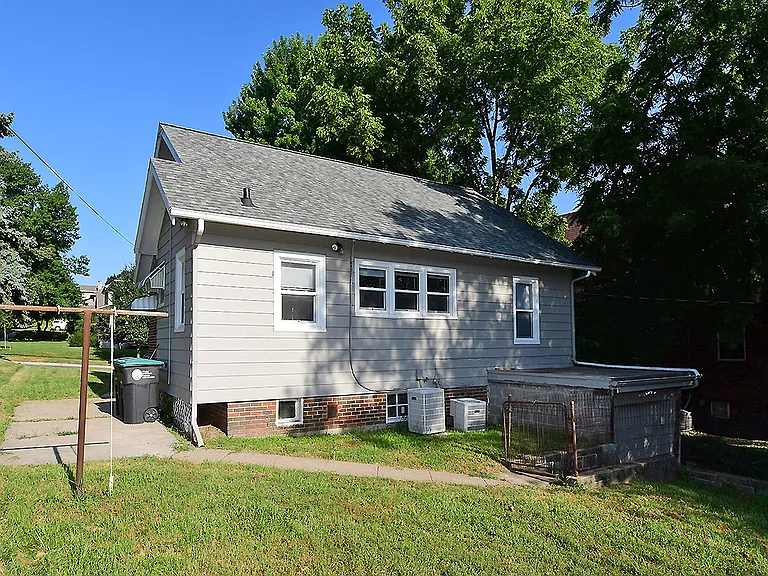 1109 N 50th St — Photo 26