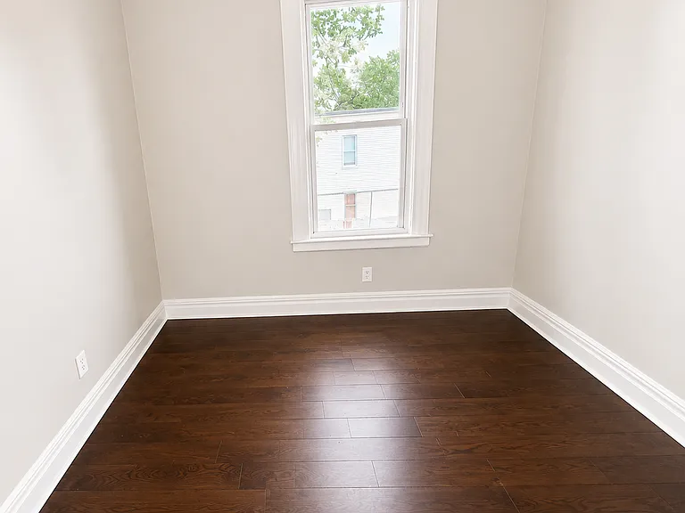 118 Norwood — Photo 3