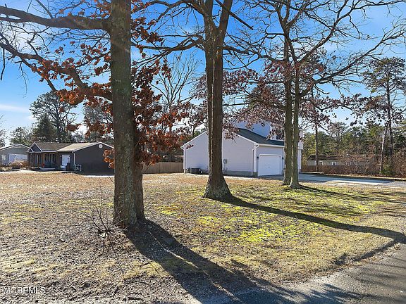 4th image of 385 Maryland Avenue