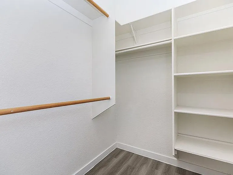 The Residences at Palm Valley Apartments — Photo 38