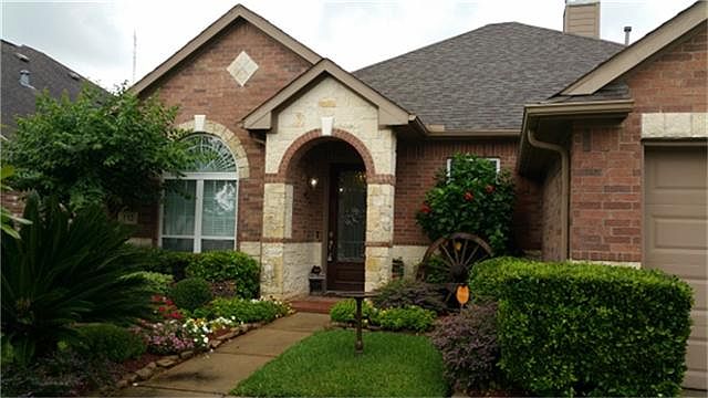 1st image of 112 Emerald Loch Ln