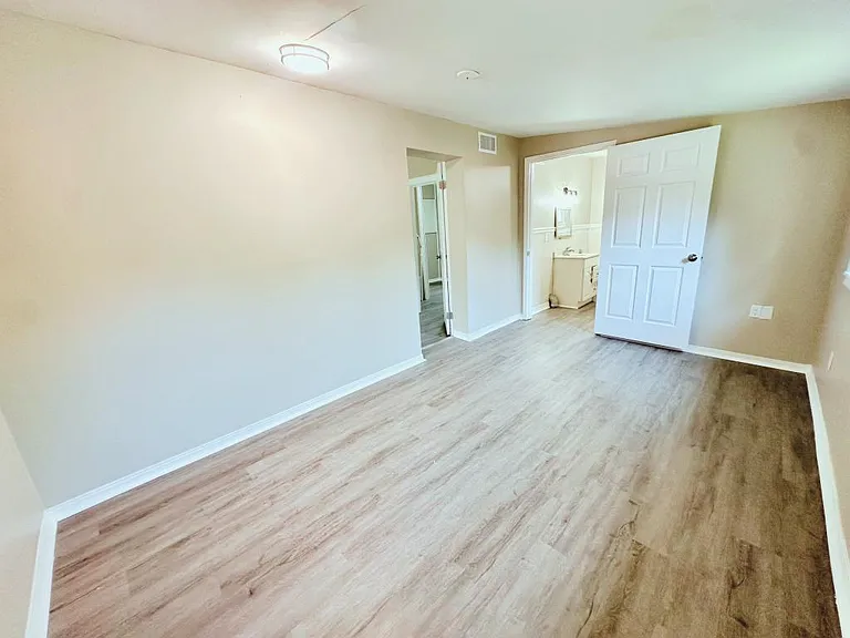 1016 Sulphur Springs Rd — Photo 17