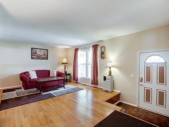 3rd image of 3911 Tamara Dr