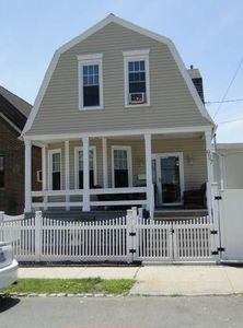 927 Clarence Ave, Bronx, NY, 10465