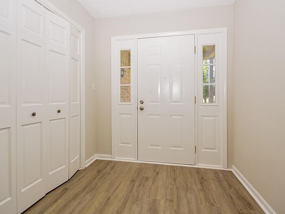 4th image of 5294 Villa Ct