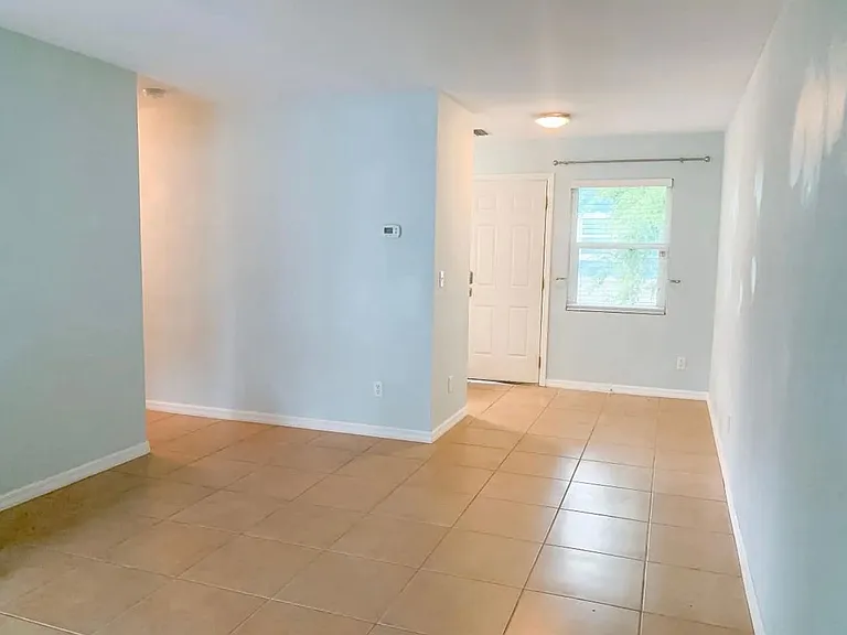 2064 Arlington St — Photo 4