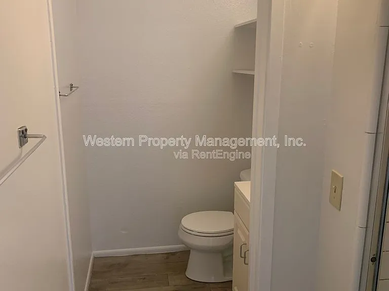 246 Center Ave — Photo 7