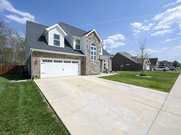 4th image of 814 Bluegrass Trl