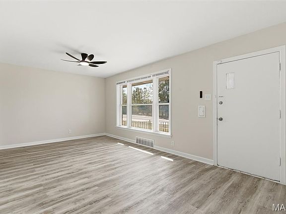 3rd image of 1083 Jennings Station Rd