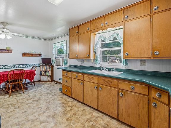 2nd image of 918 4th STREET