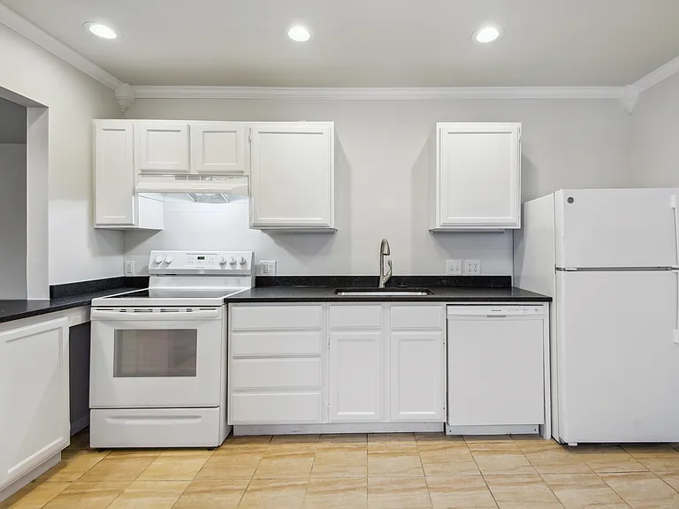 6516 E 5th Pl — Photo 8