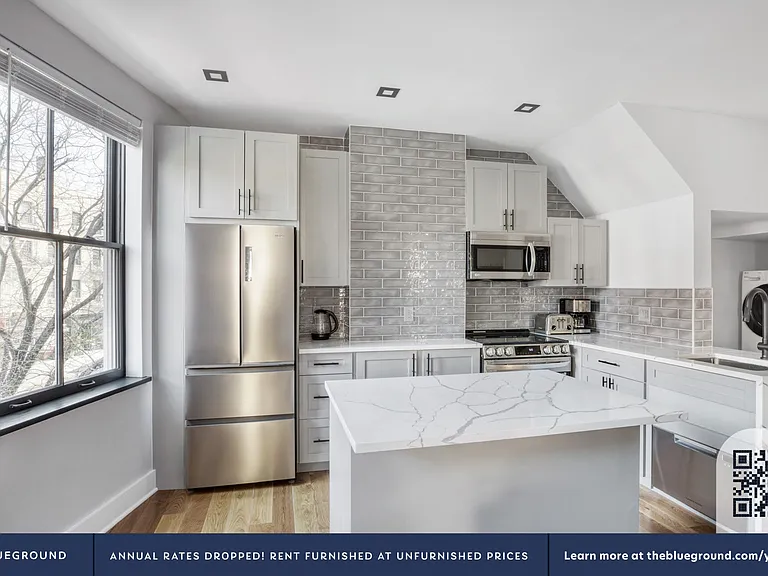 302 W 11th St #1 — Photo 7