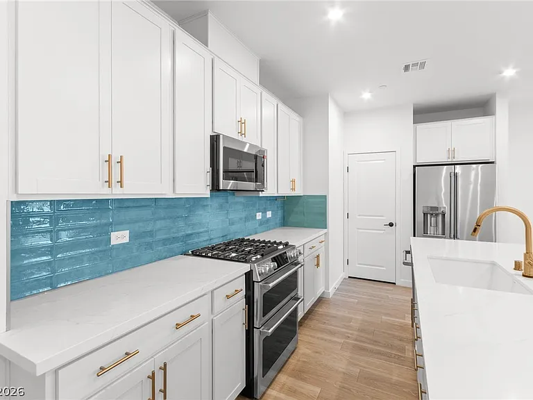 680 Echelon St — Photo 20
