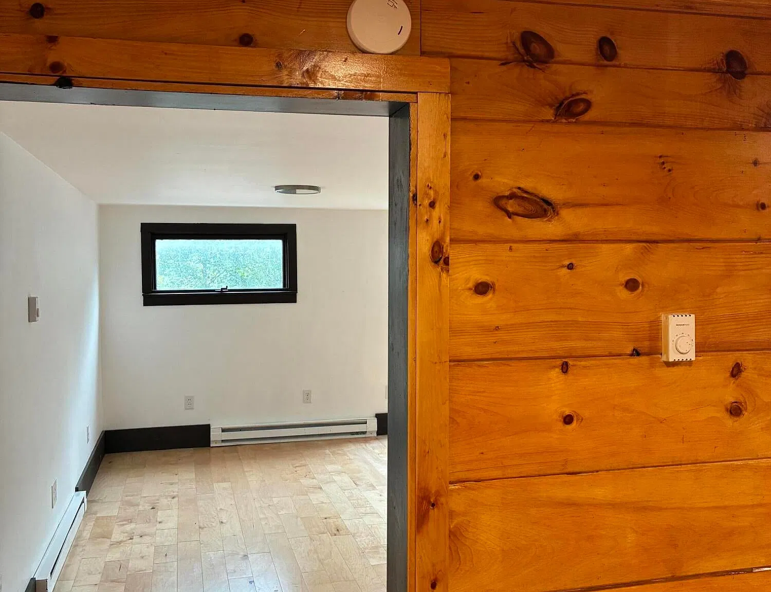 3 bed, 1300 sqft, $1,100 — Photo 2