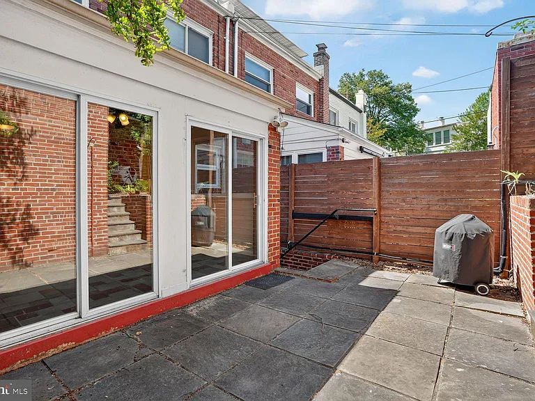 2333 Huidekoper Pl NW — Photo 22