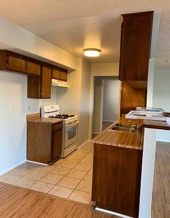 4th image of 18406 Gresham St APT 201