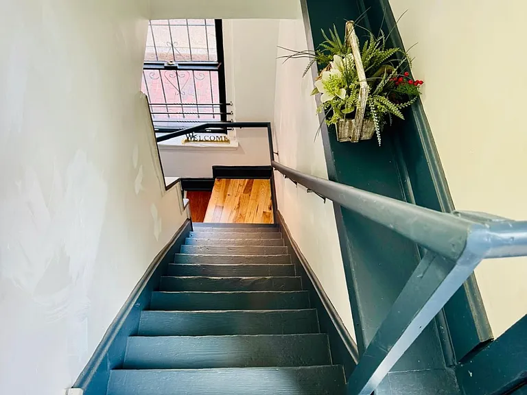 1646 Vine St #8 — Photo 11