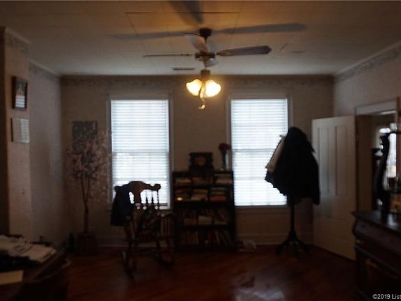 3rd image of 502 W Market St