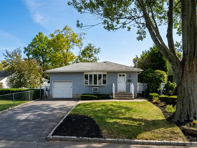 39 Wellington Ave — Photo 1