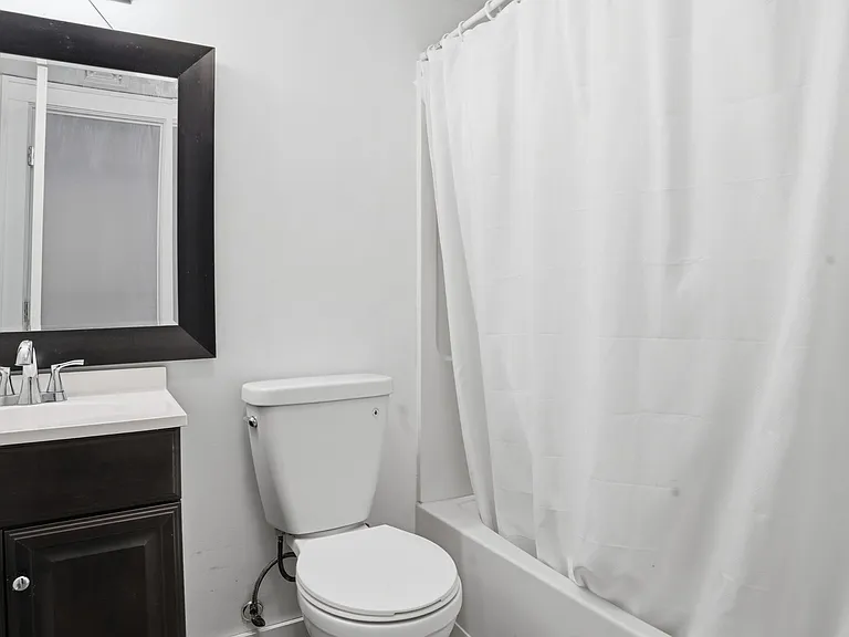 420 Maple Ave S — Photo 22