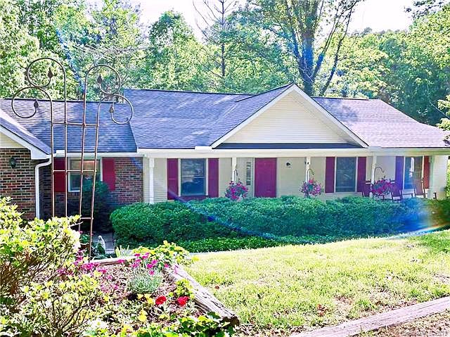 1st image of 48 E Park Dr
