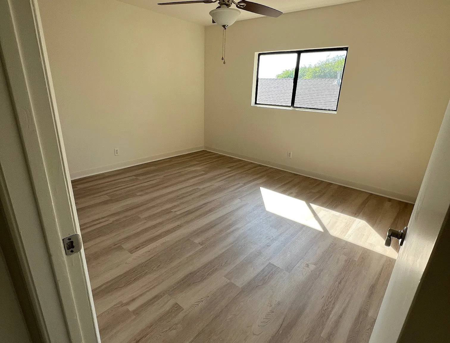 235 W 4th St — Photo 4