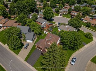 28 Dixon Cres, Welland, ON L3C 6P4