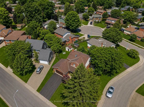 28 Dixon Cres, Welland, ON L3C 6P4