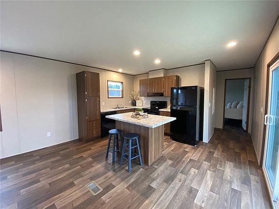 5th image of 724 Palmer Rd