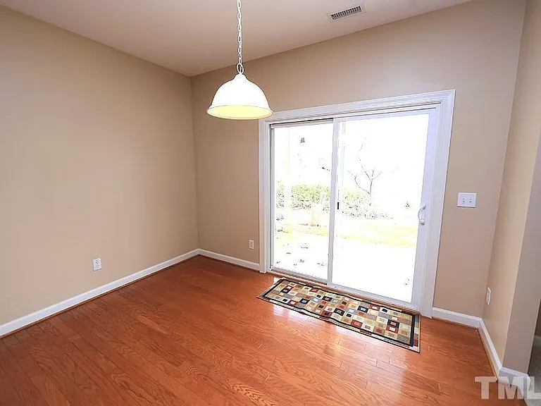 507 Bartlett Cir — Photo 6
