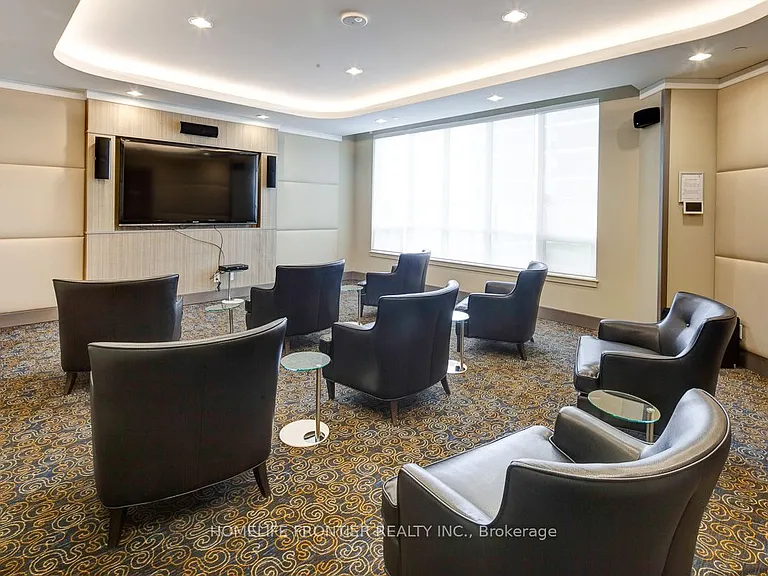 7167 Yonge St #906 — Photo 5