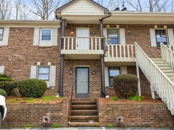 245 Olde Vineyard Ct, Winston Salem, NC 27104