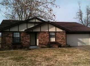 1504 Ridgecrest St, Springdale, AR 72762