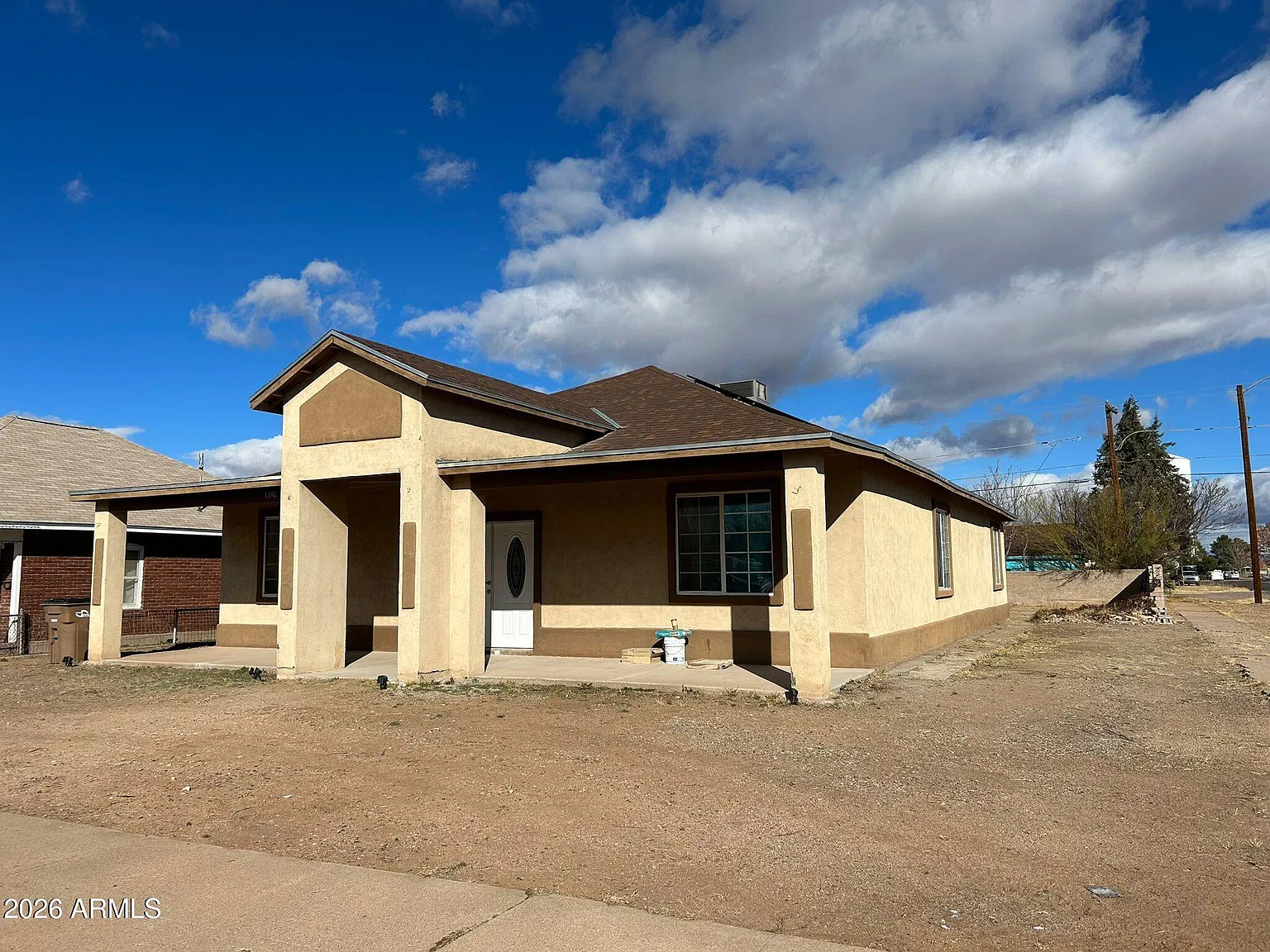 3 bed, 2.0 bath, 2117 sqft, $1,300 — Photo 1