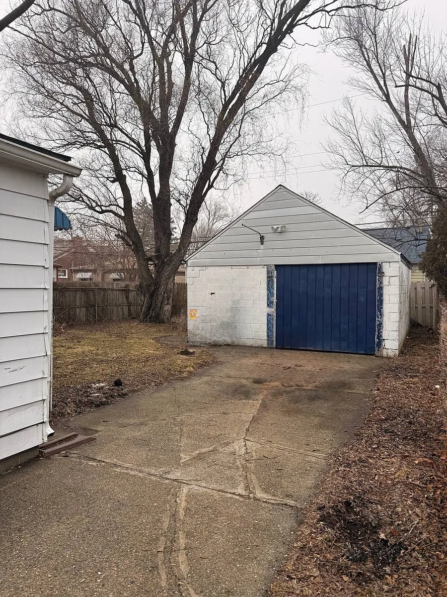 Building Photo - 8119 Studebaker Ave