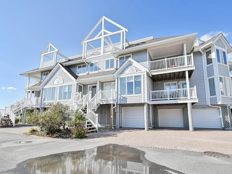 2204 East Dr #2204