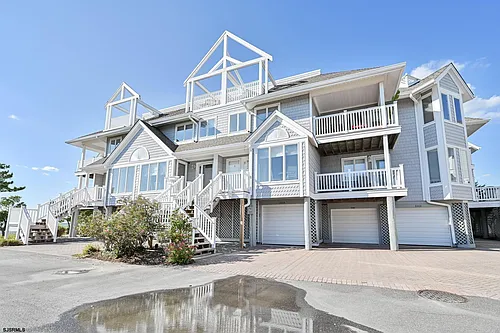 2204 East Dr #2204 Photo 1
