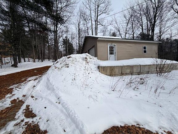 3rd image of 458 West Rd