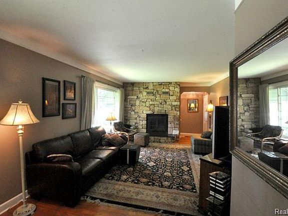 4th image of 3010 Sylvan Dr
